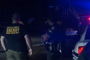 В США малолетние "Бонни и Клайд" из АК-47 и дробовика более часа отстреливались от полицейских