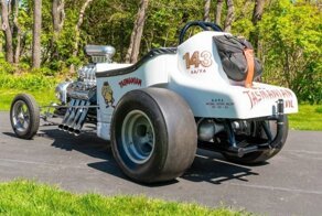 Самодельная машина с тормозным парашютом:  реплику «Тасманийского дьявола» выставили на продажу