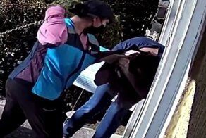 После замечания о доставке посылки курьер Amazon напала на клиентку и сломала ей нос