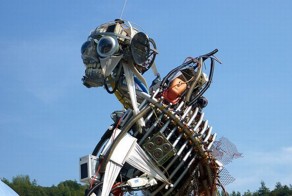 Скульптура из мусора в Великобритании (14 фото)