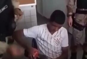 Самый грустный в мире праздник: полицейские поздравили парня с 18-летием и арестовали