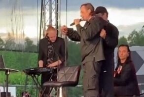 Пьяный экс-вокалист "Агаты Кристи" сорвал собственный концерт