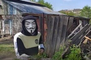 Российский школьник в маске Гая Фокса стал звездой Google Maps