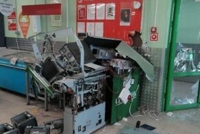 В Свердловской области мужики взорвали банкомат Сбербанка в "Пятёрочке" и разбогатели на миллион