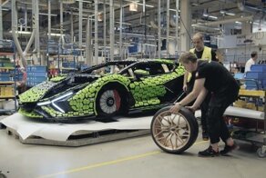Lamborghini Sian в натуральную величину, полностью сделанный из кубиков Lego