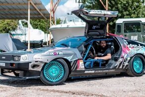 «Drift to the Future» — француз создал DeLorean с двигателем V8 спереди