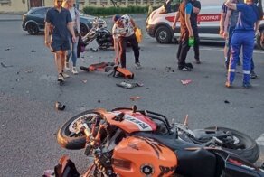 Авария дня. На пустом перекрестке столкнулись два мотоциклиста