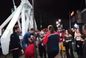 "Маятник" с людьми бил по ограждению: на Украине отдыхающие пострадали во время запуска аттракциона