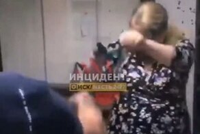 Омич облил зеленкой управляющую кафе из-за невыплаченной зарплаты
