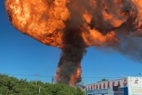 "Боже, люди обгоревшие бегут!": мощный взрыв разнес АЗС в Новосибирске