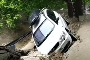 А думали, что хуже не будет: теперь Ялту смывает в море