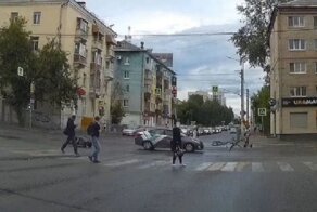 В Екатеринбурге мужчина на каршеринговом авто сбил велосипедиста