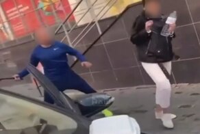 Челябинец ремнем выпорол компанию девушек за громкую музыку и танцы под окнами дома