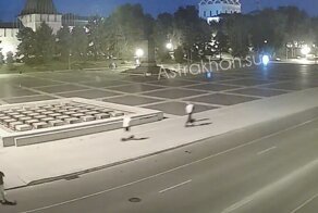 Нашла коса на камень: на пустой дороге два самокатчика нашли друг друга