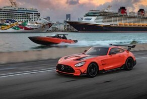 Скоростной катер Cigarette 41 Nighthawk AMG Black Series с пятью двигателями V8