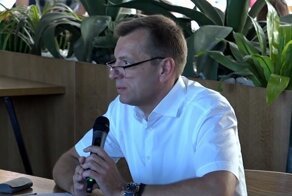 В Старом Осколе депутат публично уволил отказавшихся вакцинироваться сотрудников ТЦ
