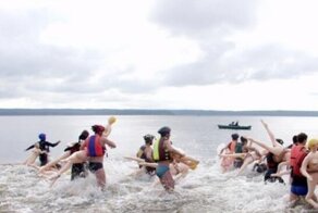 В Ленинградской области прошел сплав на надувных женщинах