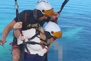 Бразильской девушке стало плохо во время полета на параплане