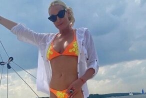 Скучали? Волочкова раскинула свой шпагат на всю яхту