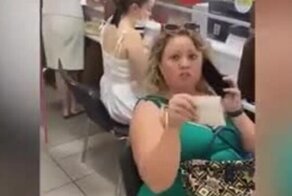 "Пошла на ***! Не буду надевать!": посетительница московского МФЦ устроила истерику из-за маски