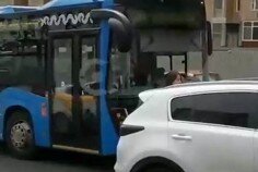 Автоледи в Москве перегородила дорогу автобусу и распылила в него баллончик