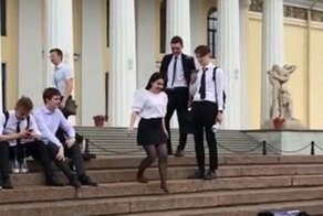 Выпускница Горного университета прыгнула в одежде в Неву