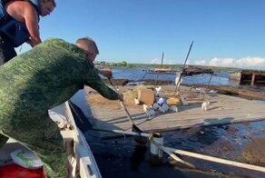Кроликам приходится жить на плоту из-за подтопления села в Амурской области
