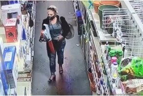 Воровка попыталась спрятать бензопилу в штанах