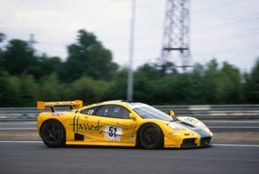 Бампер и колеса от McLaren F1 GTR оценили дороже новой Toyota Camry
