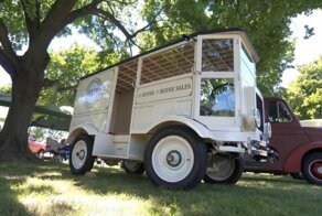 Развозной фургон с двойным управлением, сохранившийся в единственном экземпляре