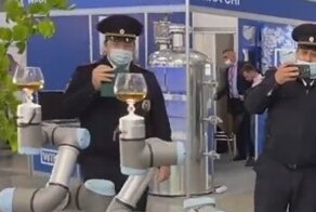 В Екатеринбурге робот-собутыльник произвёл фурор
