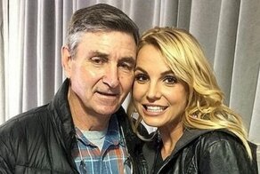 Отец Бритни Спирс уже 13 лет опекает дочь, превращая её жизнь в ад