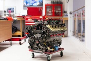 Двигатель Alfa Romeo V10 из Формулы-1 выставили на продажу 