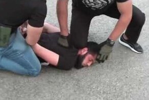 В Сети появилось видео задержания трех уроженцев Чечни за похищение крымчанина