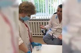 В Калуге медсестра поставила пациентам физраствор вместо вакцины