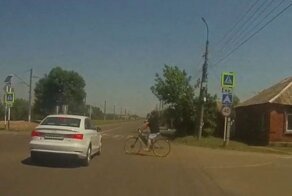 Невнимательная автомобилистка из Майкопа сбила велосипедиста