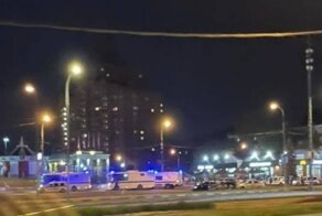 В Кузьминках, у театра, мигранты устроили шоу: полиция аплодирует не покладая рук