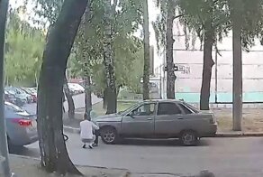 Обошлось ушибами: мальчик на велосипеде попал под машину