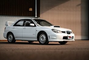 16-летний Subaru Impreza WRX STi на "штамповках", без кондиционера и электрических стеклоподъемников