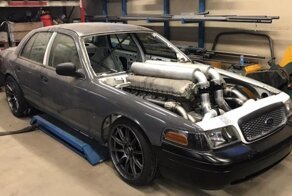 Полицейский Ford с 27-литровым танковым двигателем мощностью 2500 «лошадей»