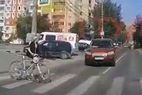 В Туле на пешеходном переходе водитель кроссовера чуть не сбил велосипедистку и поехал дальше