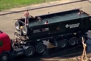 Ох уж эти русские: в сети показали идеальный   "бассейномобиль"