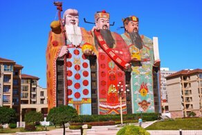 Отель, который построен в виде трех китайских святых