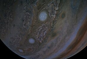 Уникальное видео: путешествие вокруг Юпитера и его спутника за три минуты