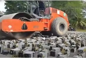 Крипто-репрессии: в Малайзии каток раздавил 1069 ASIC-майнеров