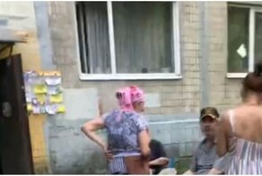 Короткий разговор мужчины с подозрительными цыганками