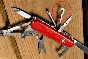 Для чего в швейцарском ноже необходим этот причудливый крючок?
