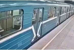 В Москве подросток прыгнул под приближающийся поезд метро и остался цел