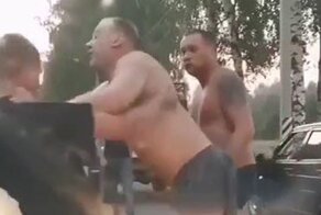 Отряд мужиков-рыбаков против обочечника в Костроме