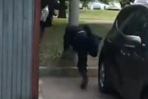 Столичный полицейский головой врезался в столб во время погони за закладчиком
